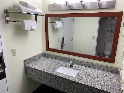 Photo 4 of The Mariner Resort Cape Cod by The Red Collection